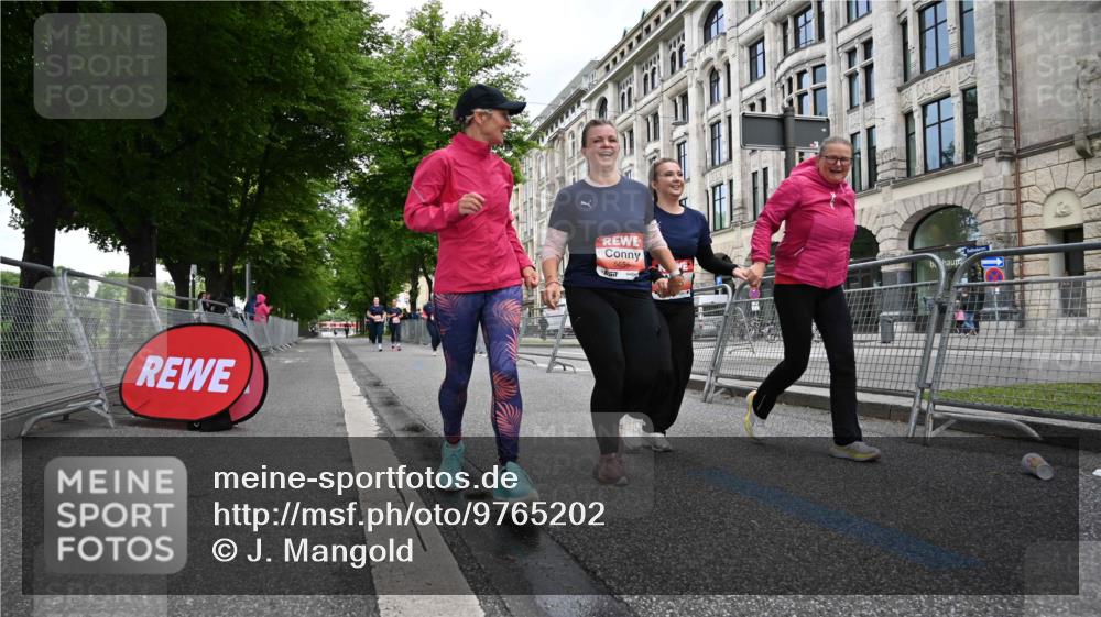 14.06.2026 - REWE Women's Run J. Mangold http://msf.ph/oto/9765202 14.06.2026 11:16:57 Ziel 5655, 5711 meine-sportfotos.de