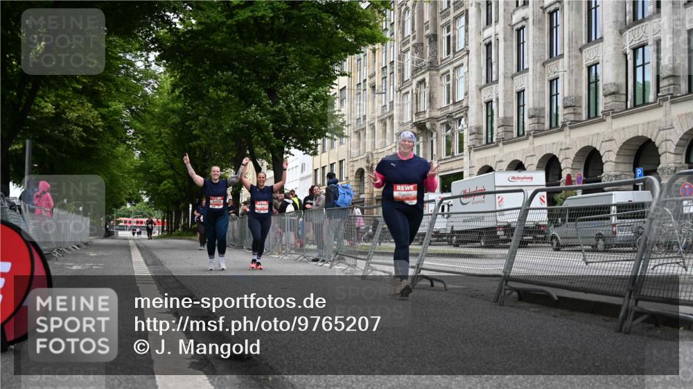 14.06.2026 - REWE Women's Run J. Mangold http://msf.ph/oto/9765207 14.06.2026 11:17:01 Ziel 5655, 5711, 6062 meine-sportfotos.de