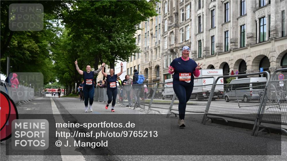 14.06.2026 - REWE Women's Run J. Mangold http://msf.ph/oto/9765213 14.06.2026 11:17:02 Ziel 5220, 5655, 6062, 6071 meine-sportfotos.de
