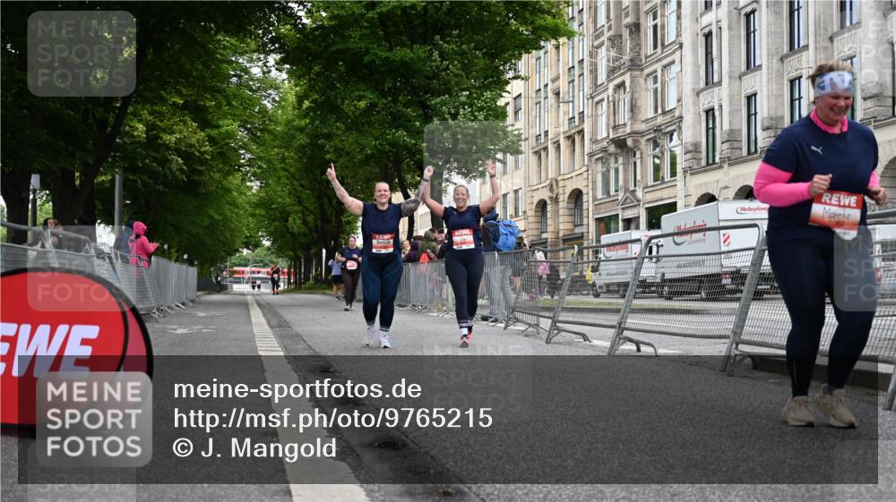 14.06.2026 - REWE Women's Run J. Mangold http://msf.ph/oto/9765215 14.06.2026 11:17:03 Ziel 5220, 6062, 6071 meine-sportfotos.de