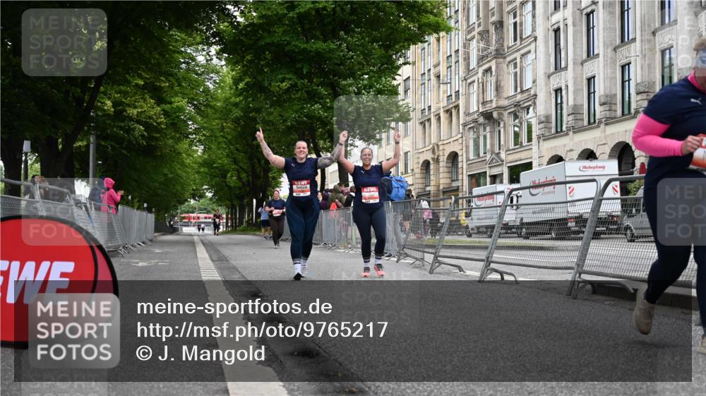 14.06.2026 - REWE Women's Run J. Mangold http://msf.ph/oto/9765217 14.06.2026 11:17:03 Ziel 5220, 6062, 6071 meine-sportfotos.de
