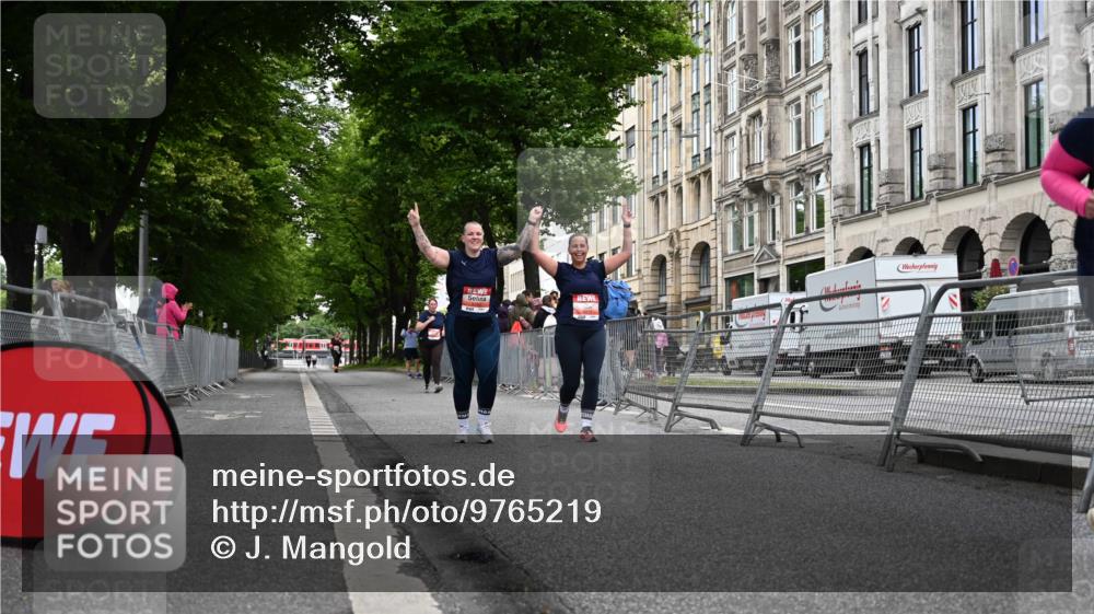 14.06.2026 - REWE Women's Run J. Mangold http://msf.ph/oto/9765219 14.06.2026 11:17:03 Ziel 5220, 6062, 6071 meine-sportfotos.de