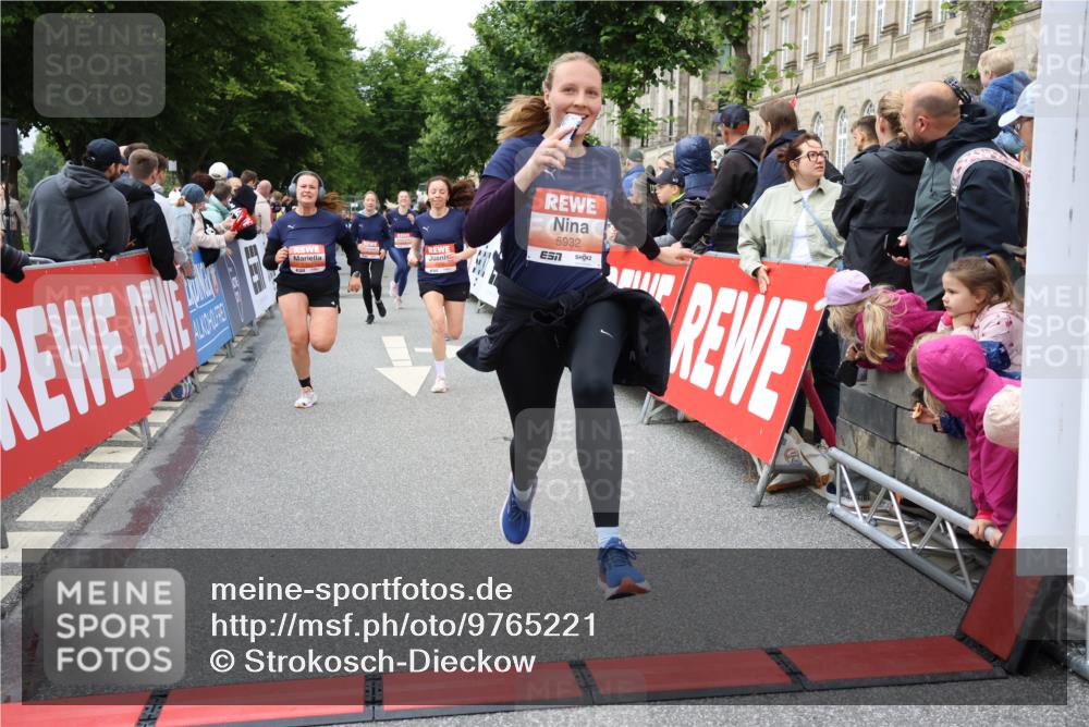 14.06.2026 - REWE Women's Run Strokosch-Dieckow http://msf.ph/oto/9765221 14.06.2026 11:02:28 Ziel 5176, 5192, 5261, 5309, 5377, 5511, 5579, 5685, 5689, 5780, 5932 meine-sportfotos.de