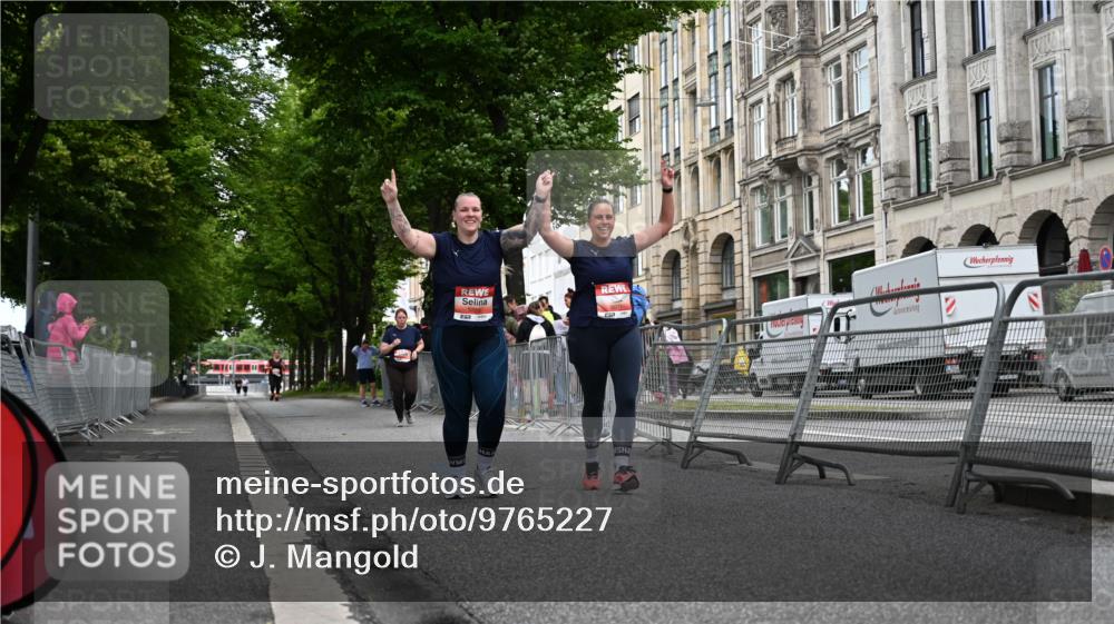 14.06.2026 - REWE Women's Run J. Mangold http://msf.ph/oto/9765227 14.06.2026 11:17:04 Ziel 5220, 6062, 6071 meine-sportfotos.de
