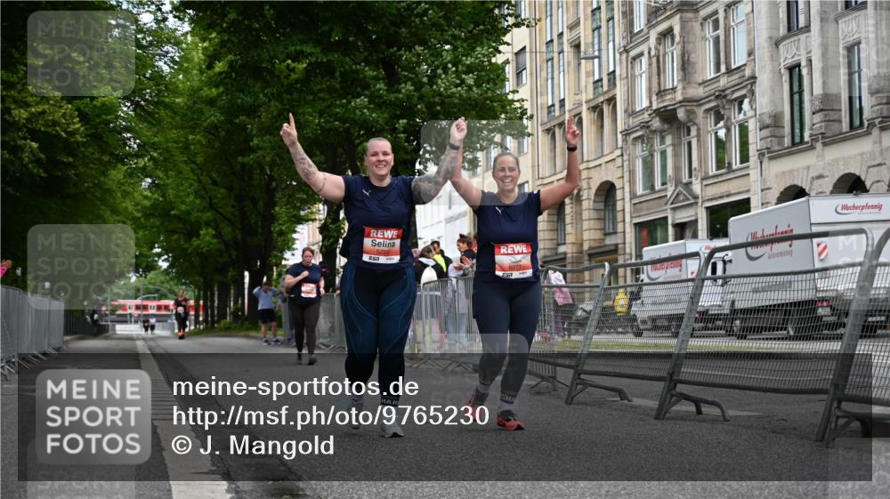 14.06.2026 - REWE Women's Run J. Mangold http://msf.ph/oto/9765230 14.06.2026 11:17:04 Ziel 5220, 6062, 6071 meine-sportfotos.de