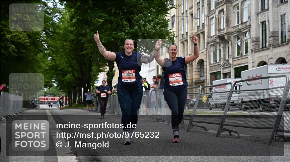 14.06.2026 - REWE Women's Run J. Mangold http://msf.ph/oto/9765232 14.06.2026 11:17:04 Ziel 5220, 6062, 6071 meine-sportfotos.de