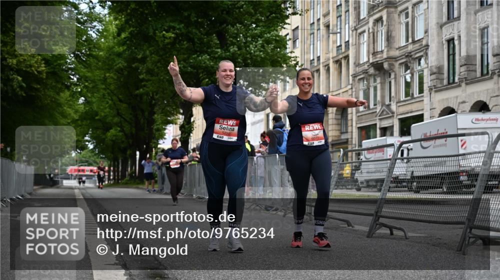 14.06.2026 - REWE Women's Run J. Mangold http://msf.ph/oto/9765234 14.06.2026 11:17:04 Ziel 5220, 6062, 6071 meine-sportfotos.de