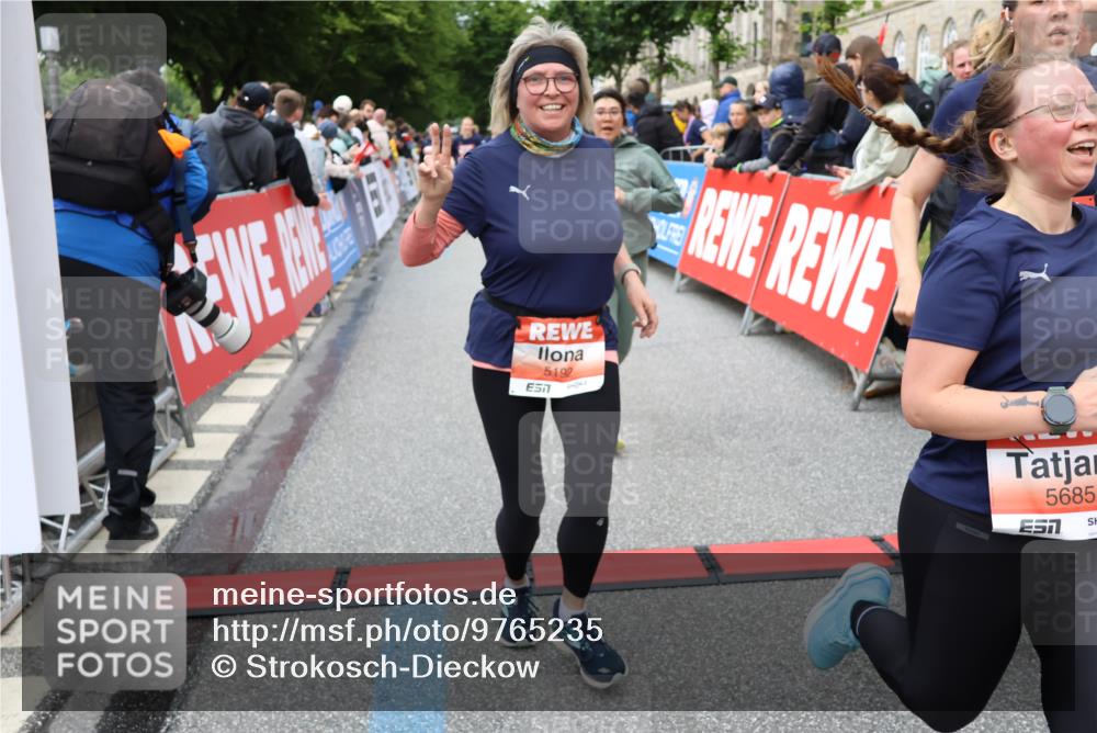 14.06.2026 - REWE Women's Run Strokosch-Dieckow http://msf.ph/oto/9765235 14.06.2026 11:02:25 Ziel 5027, 5192, 5261, 5309, 5310, 5377, 5511, 5561, 5608, 5685, 5689, 5882, 5932 meine-sportfotos.de