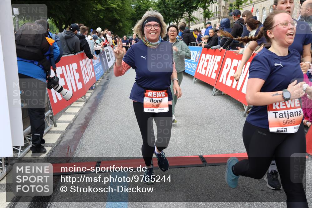 14.06.2026 - REWE Women's Run Strokosch-Dieckow http://msf.ph/oto/9765244 14.06.2026 11:02:25 Ziel 5027, 5192, 5261, 5309, 5310, 5377, 5511, 5561, 5608, 5685, 5689, 5882, 5932 meine-sportfotos.de
