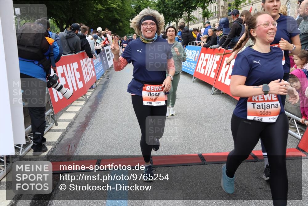 14.06.2026 - REWE Women's Run Strokosch-Dieckow http://msf.ph/oto/9765254 14.06.2026 11:02:25 Ziel 5027, 5192, 5261, 5309, 5310, 5377, 5511, 5561, 5608, 5685, 5689, 5882, 5932 meine-sportfotos.de