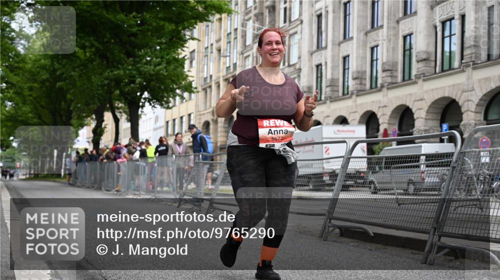 14.06.2026 - REWE Women's Run J. Mangold http://msf.ph/oto/9765290 14.06.2026 11:17:30 Ziel 5577 meine-sportfotos.de