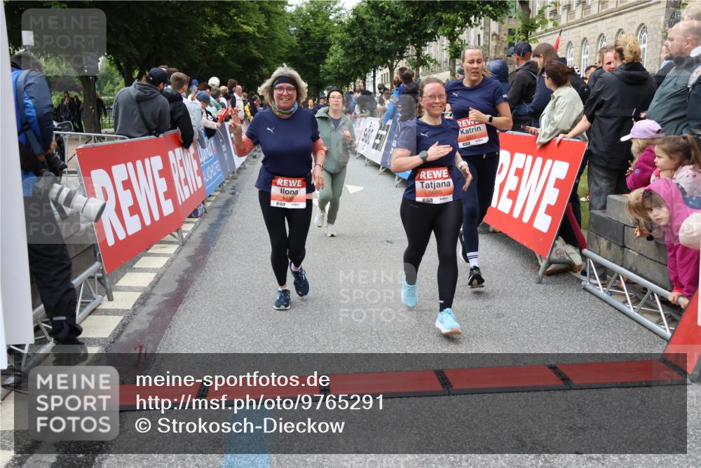 14.06.2026 - REWE Women's Run Strokosch-Dieckow http://msf.ph/oto/9765291 14.06.2026 11:02:24 Ziel 5027, 5049, 5192, 5261, 5310, 5511, 5514, 5561, 5608, 5685, 5689, 5882, 5932, 6060 meine-sportfotos.de