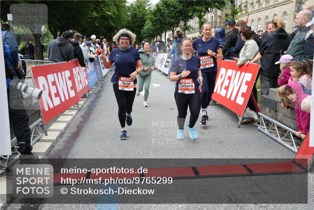 14.06.2026 - REWE Women's Run Strokosch-Dieckow http://msf.ph/oto/9765299 14.06.2026 11:02:24 Ziel 5027, 5049, 5192, 5261, 5310, 5511, 5514, 5561, 5608, 5685, 5689, 5882, 5932, 6060 meine-sportfotos.de