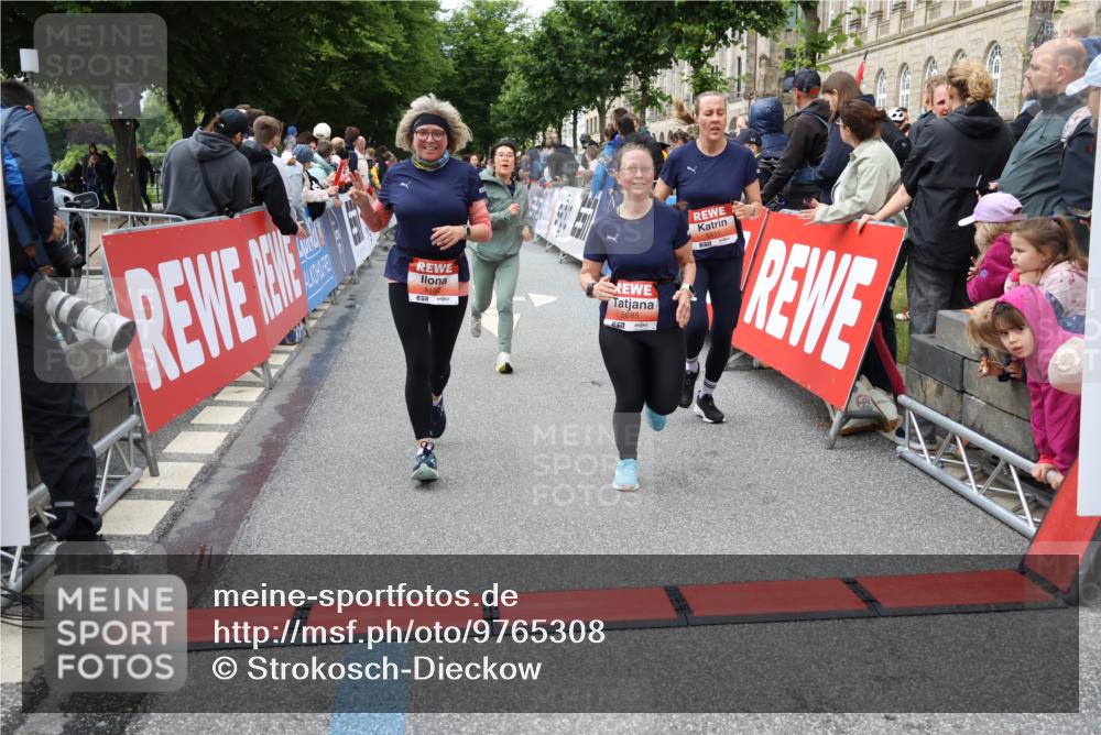 14.06.2026 - REWE Women's Run Strokosch-Dieckow http://msf.ph/oto/9765308 14.06.2026 11:02:24 Ziel 5027, 5049, 5192, 5261, 5310, 5511, 5514, 5561, 5608, 5685, 5689, 5882, 5932, 6060 meine-sportfotos.de
