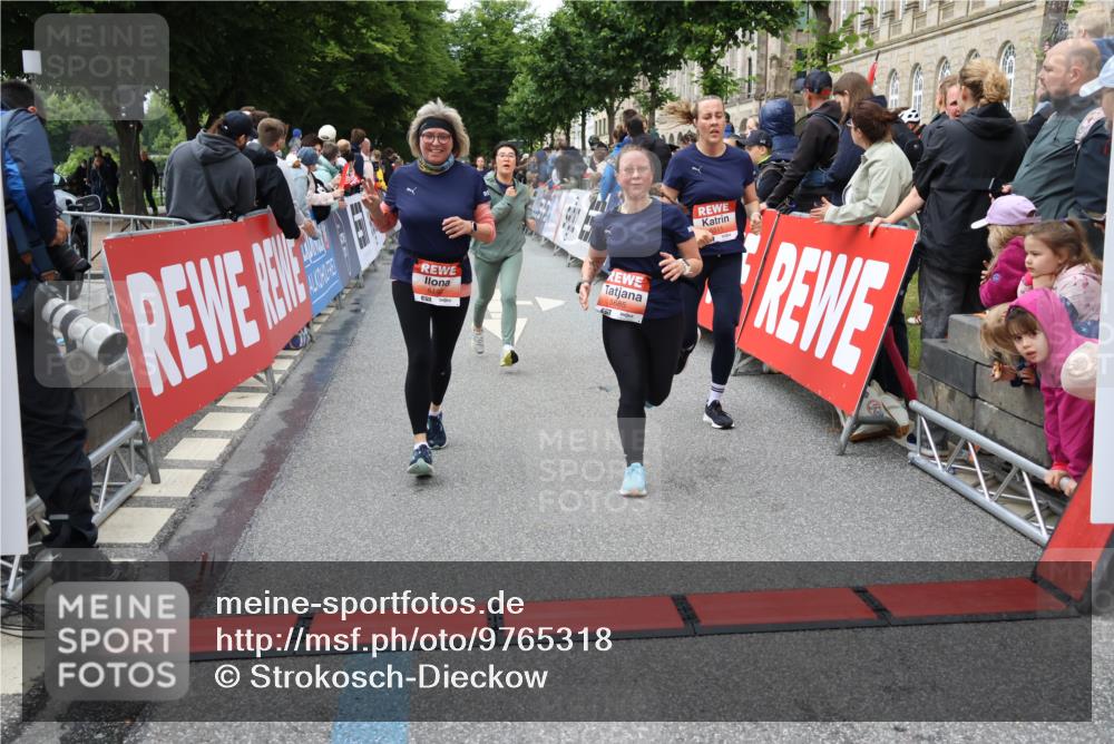 14.06.2026 - REWE Women's Run Strokosch-Dieckow http://msf.ph/oto/9765318 14.06.2026 11:02:24 Ziel 5027, 5049, 5192, 5261, 5310, 5511, 5514, 5561, 5608, 5685, 5689, 5882, 5932, 6060 meine-sportfotos.de