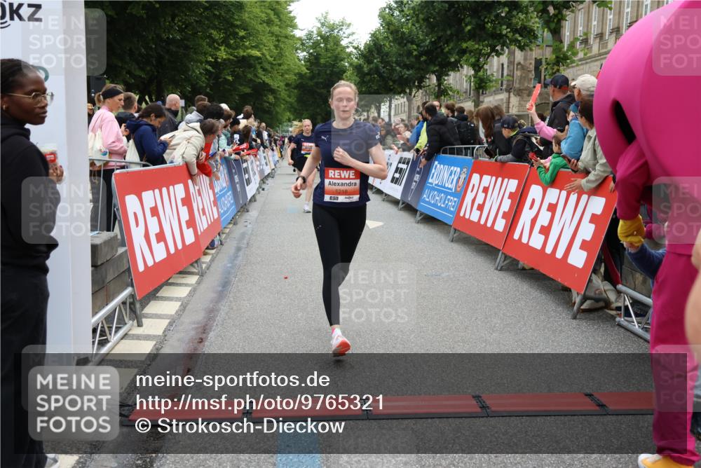 14.06.2026 - REWE Women's Run Strokosch-Dieckow http://msf.ph/oto/9765321 14.06.2026 10:57:11 Ziel 5074, 5209, 5218, 5500, 5552, 5640, 5804, 5872, 5964 meine-sportfotos.de