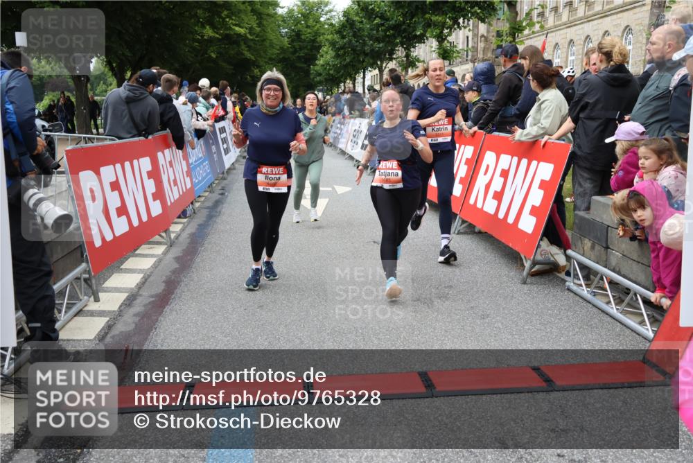 14.06.2026 - REWE Women's Run Strokosch-Dieckow http://msf.ph/oto/9765328 14.06.2026 11:02:24 Ziel 5027, 5049, 5192, 5261, 5310, 5511, 5514, 5561, 5608, 5685, 5689, 5882, 5932, 6060 meine-sportfotos.de
