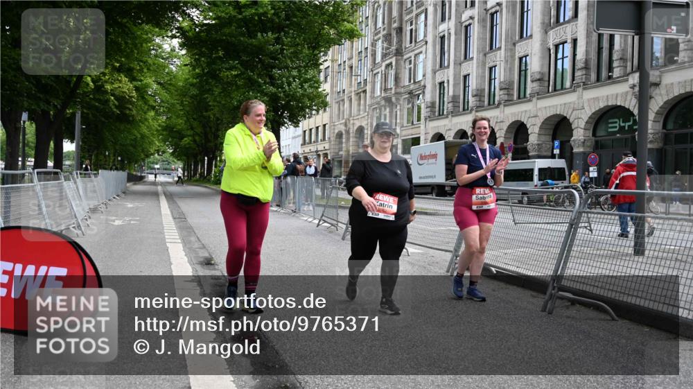 14.06.2026 - REWE Women's Run J. Mangold http://msf.ph/oto/9765371 14.06.2026 11:26:11 Ziel 5562 meine-sportfotos.de