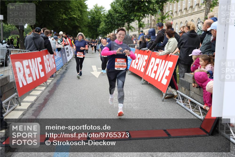 14.06.2026 - REWE Women's Run Strokosch-Dieckow http://msf.ph/oto/9765373 14.06.2026 11:02:22 Ziel 5027, 5049, 5192, 5261, 5310, 5511, 5514, 5561, 5601, 5608, 5685, 5689, 5882, 6060 meine-sportfotos.de