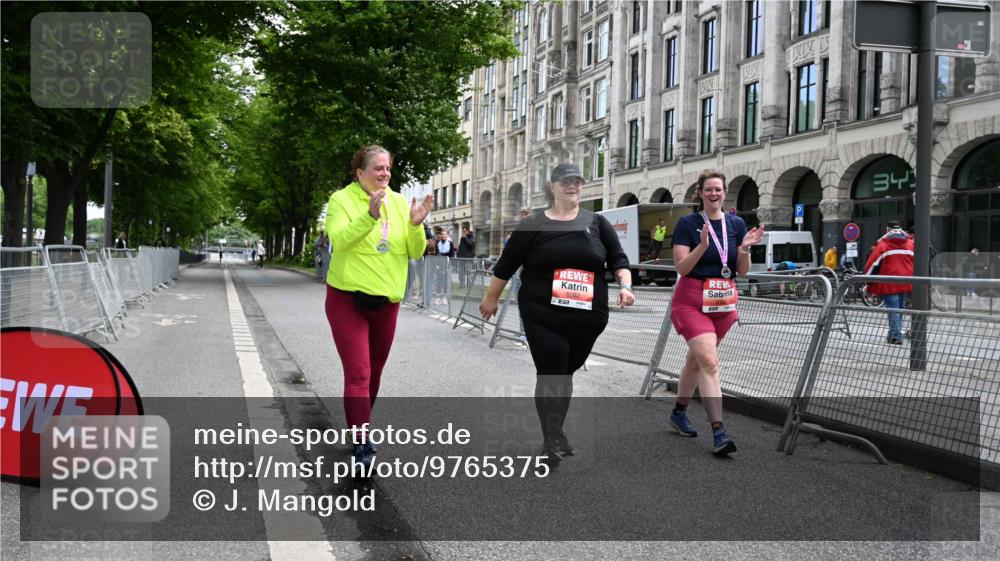14.06.2026 - REWE Women's Run J. Mangold http://msf.ph/oto/9765375 14.06.2026 11:26:12 Ziel 5562 meine-sportfotos.de