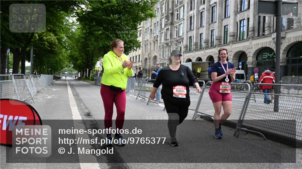 14.06.2026 - REWE Women's Run J. Mangold http://msf.ph/oto/9765377 14.06.2026 11:26:12 Ziel 5562 meine-sportfotos.de
