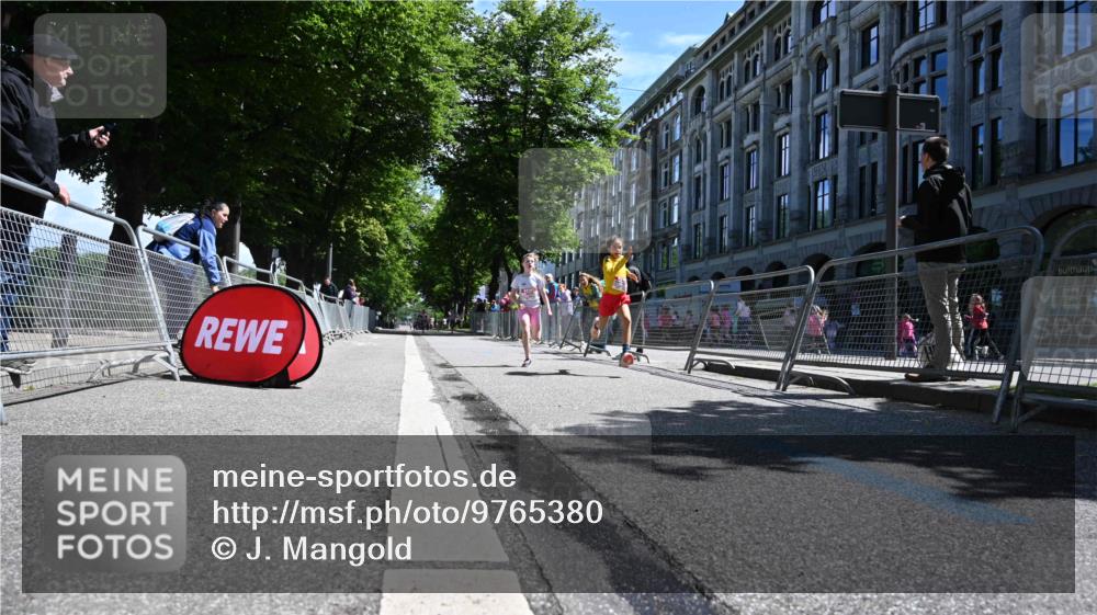 14.06.2026 - REWE Women's Run J. Mangold http://msf.ph/oto/9765380 14.06.2026 11:35:59 Ziel 169, 307 meine-sportfotos.de