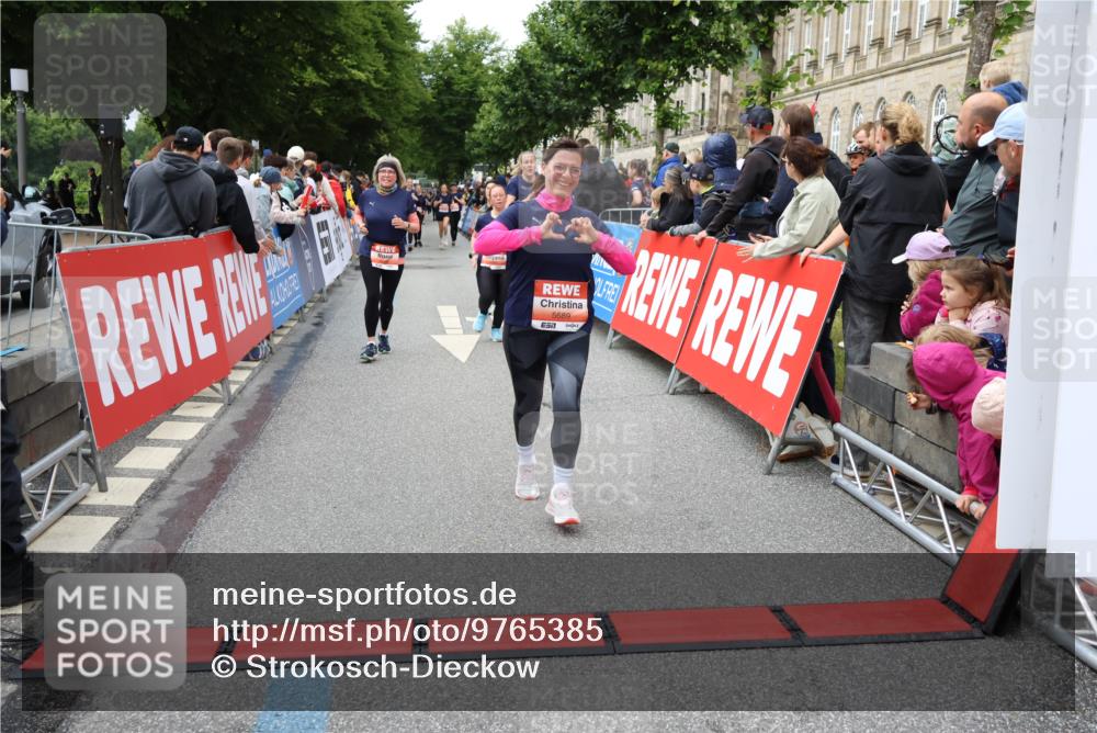 14.06.2026 - REWE Women's Run Strokosch-Dieckow http://msf.ph/oto/9765385 14.06.2026 11:02:22 Ziel 5027, 5049, 5192, 5261, 5310, 5511, 5514, 5561, 5601, 5608, 5685, 5689, 5882, 6060 meine-sportfotos.de