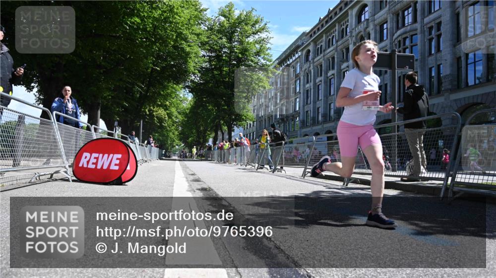 14.06.2026 - REWE Women's Run J. Mangold http://msf.ph/oto/9765396 14.06.2026 11:36:01 Ziel 169, 237, 263, 307 meine-sportfotos.de