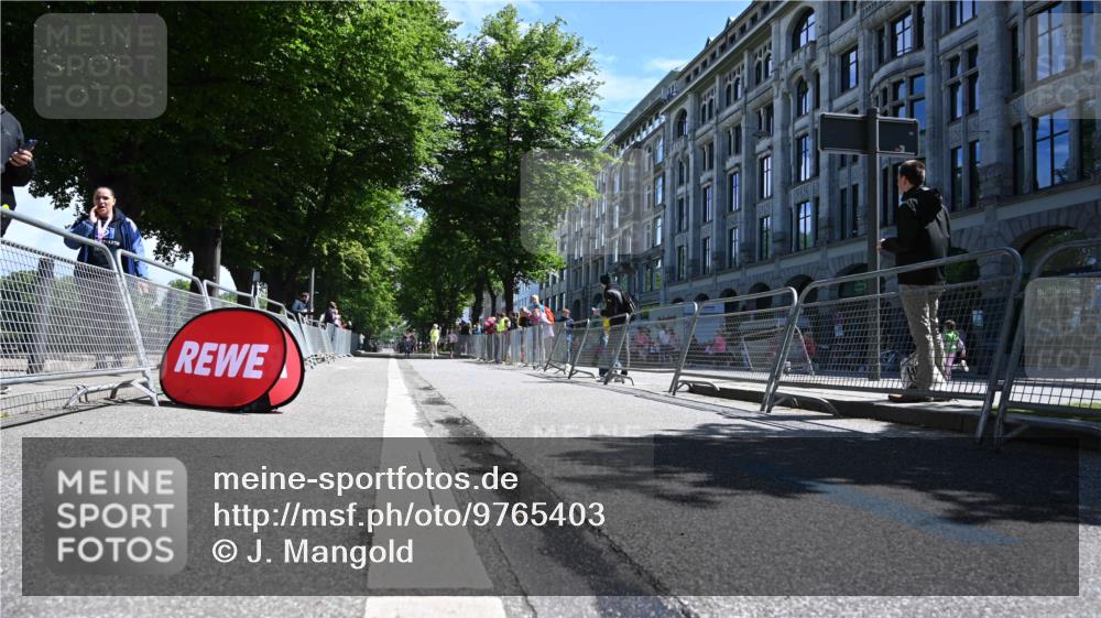 14.06.2026 - REWE Women's Run J. Mangold http://msf.ph/oto/9765403 14.06.2026 11:36:01 Ziel 169, 237, 263, 307 meine-sportfotos.de