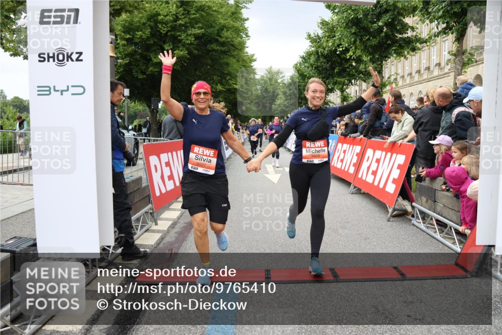 14.06.2026 - REWE Women's Run Strokosch-Dieckow http://msf.ph/oto/9765410 14.06.2026 11:02:20 Ziel 5027, 5049, 5192, 5310, 5511, 5514, 5561, 5601, 5608, 5685, 5689, 5865, 5882, 6060 meine-sportfotos.de