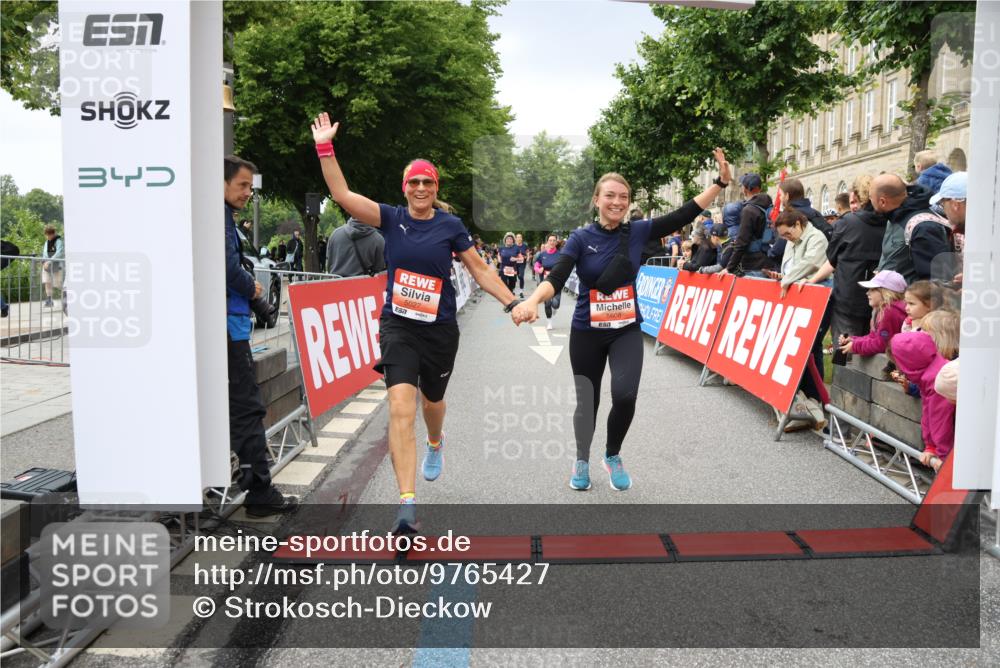 14.06.2026 - REWE Women's Run Strokosch-Dieckow http://msf.ph/oto/9765427 14.06.2026 11:02:19 Ziel 5027, 5049, 5121, 5310, 5456, 5514, 5561, 5601, 5608, 5610, 5689, 5865, 5882, 5992, 6060 meine-sportfotos.de
