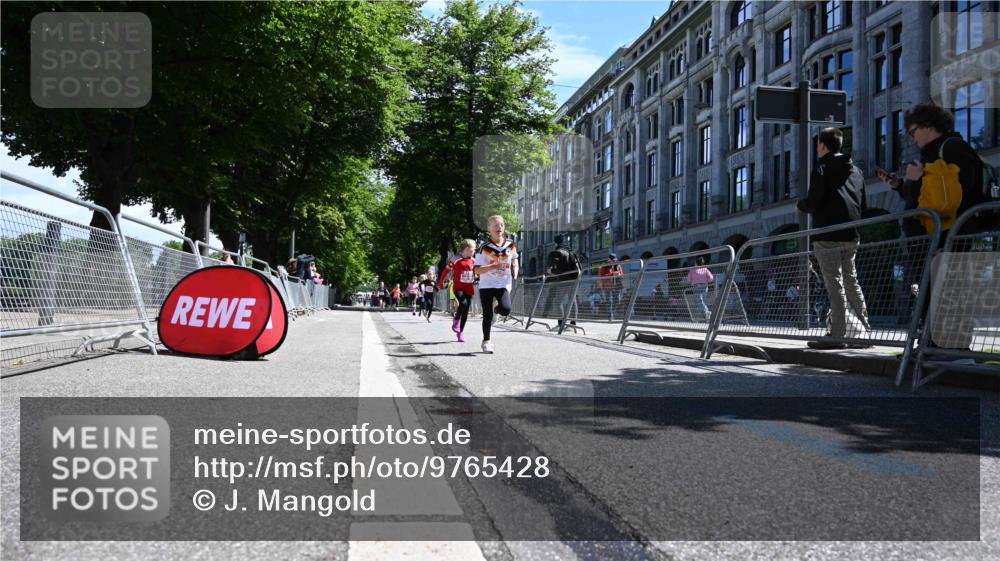 14.06.2026 - REWE Women's Run J. Mangold http://msf.ph/oto/9765428 14.06.2026 11:36:16 Ziel 133, 138, 187, 256, 301, 309, 312, 346 meine-sportfotos.de