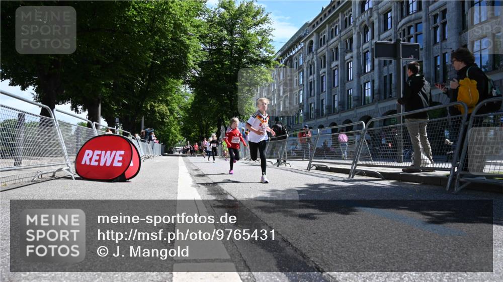 14.06.2026 - REWE Women's Run J. Mangold http://msf.ph/oto/9765431 14.06.2026 11:36:16 Ziel 133, 138, 187, 256, 301, 309, 312, 346 meine-sportfotos.de