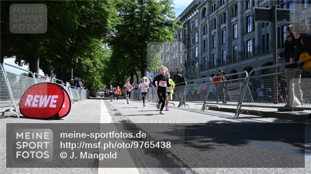 14.06.2026 - REWE Women's Run J. Mangold http://msf.ph/oto/9765438 14.06.2026 11:36:18 Ziel 133, 138, 187, 211, 256, 301, 309, 312, 346, 368 meine-sportfotos.de