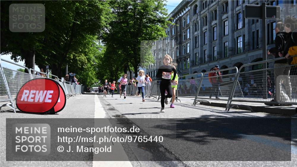 14.06.2026 - REWE Women's Run J. Mangold http://msf.ph/oto/9765440 14.06.2026 11:36:18 Ziel 133, 138, 187, 211, 256, 301, 309, 312, 346, 368 meine-sportfotos.de