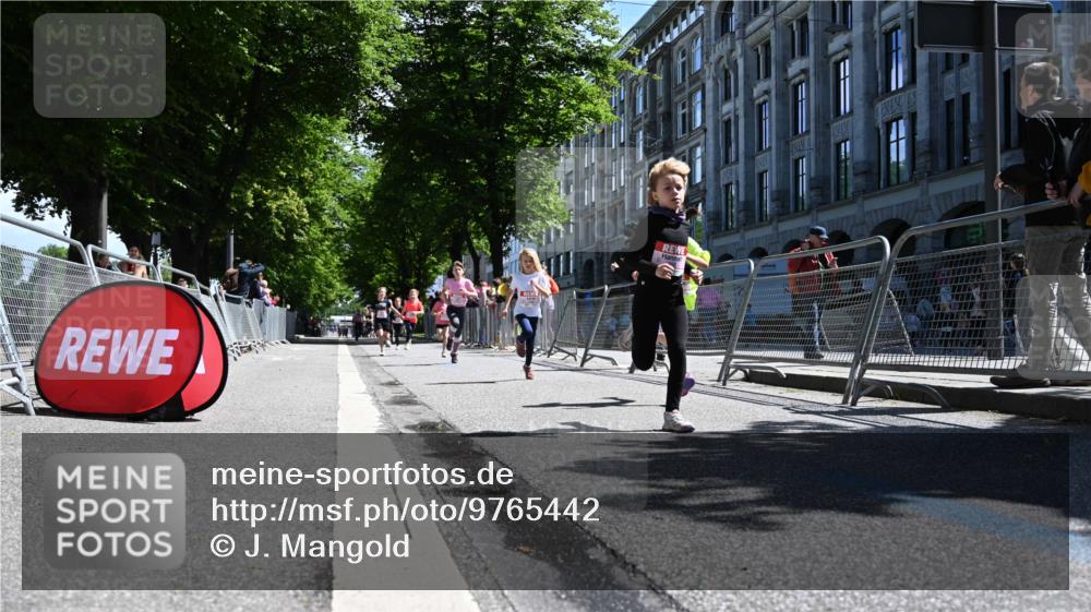 14.06.2026 - REWE Women's Run J. Mangold http://msf.ph/oto/9765442 14.06.2026 11:36:18 Ziel 133, 138, 187, 211, 256, 301, 309, 312, 346, 368 meine-sportfotos.de