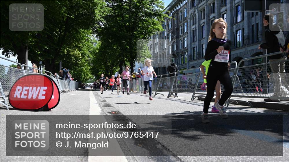 14.06.2026 - REWE Women's Run J. Mangold http://msf.ph/oto/9765447 14.06.2026 11:36:19 Ziel 133, 137, 138, 187, 211, 256, 301, 309, 312, 346, 368 meine-sportfotos.de