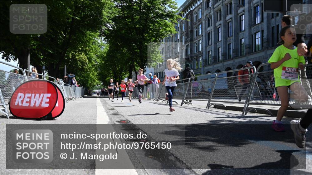 14.06.2026 - REWE Women's Run J. Mangold http://msf.ph/oto/9765450 14.06.2026 11:36:19 Ziel 133, 137, 138, 187, 211, 256, 301, 309, 312, 346, 368 meine-sportfotos.de