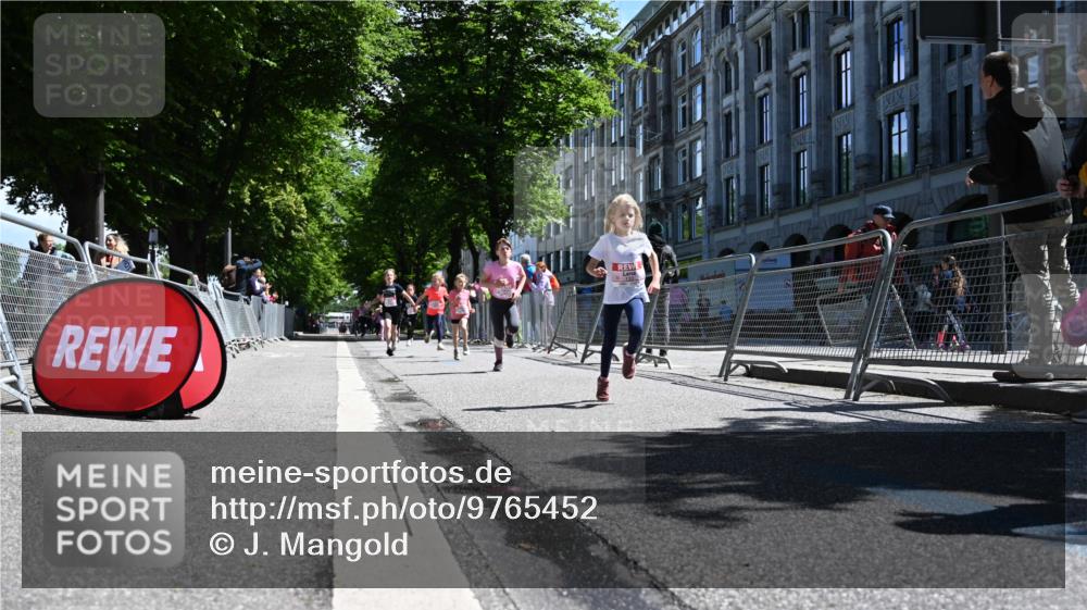 14.06.2026 - REWE Women's Run J. Mangold http://msf.ph/oto/9765452 14.06.2026 11:36:19 Ziel 133, 137, 138, 187, 211, 256, 301, 309, 312, 346, 368 meine-sportfotos.de