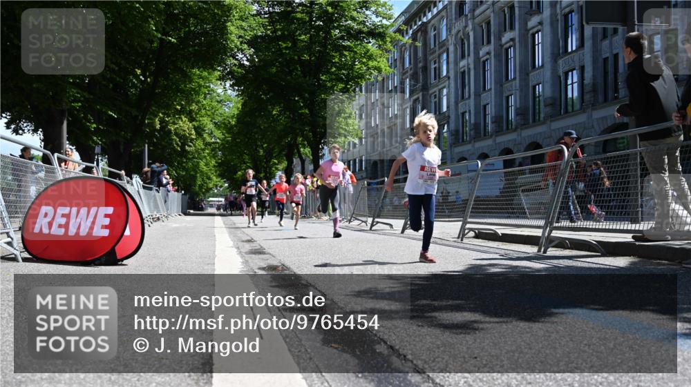 14.06.2026 - REWE Women's Run J. Mangold http://msf.ph/oto/9765454 14.06.2026 11:36:20 Ziel 133, 137, 138, 157, 163, 187, 211, 256, 301, 309, 312, 330, 346, 368 meine-sportfotos.de