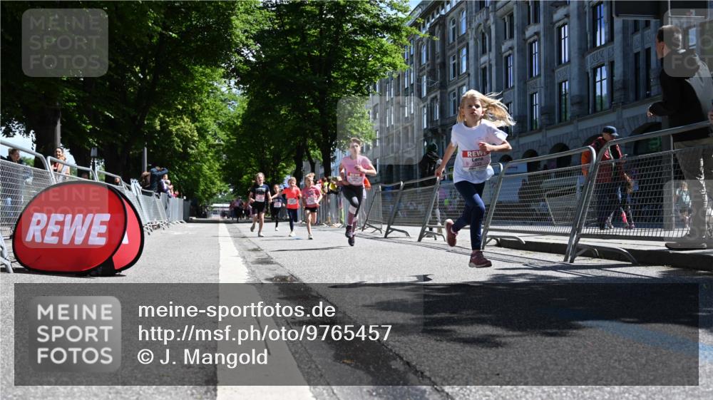 14.06.2026 - REWE Women's Run J. Mangold http://msf.ph/oto/9765457 14.06.2026 11:36:20 Ziel 133, 137, 138, 157, 163, 187, 211, 256, 301, 309, 312, 330, 346, 368 meine-sportfotos.de