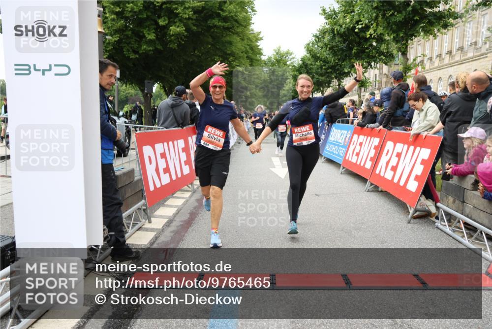 14.06.2026 - REWE Women's Run Strokosch-Dieckow http://msf.ph/oto/9765465 14.06.2026 11:02:19 Ziel 5027, 5049, 5121, 5310, 5456, 5514, 5561, 5601, 5608, 5610, 5689, 5865, 5882, 5992, 6060 meine-sportfotos.de