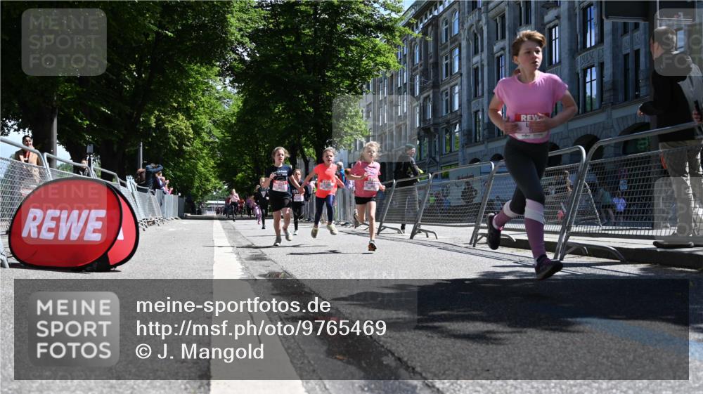 14.06.2026 - REWE Women's Run J. Mangold http://msf.ph/oto/9765469 14.06.2026 11:36:21 Ziel 133, 137, 138, 157, 163, 187, 211, 256, 301, 309, 330, 368 meine-sportfotos.de