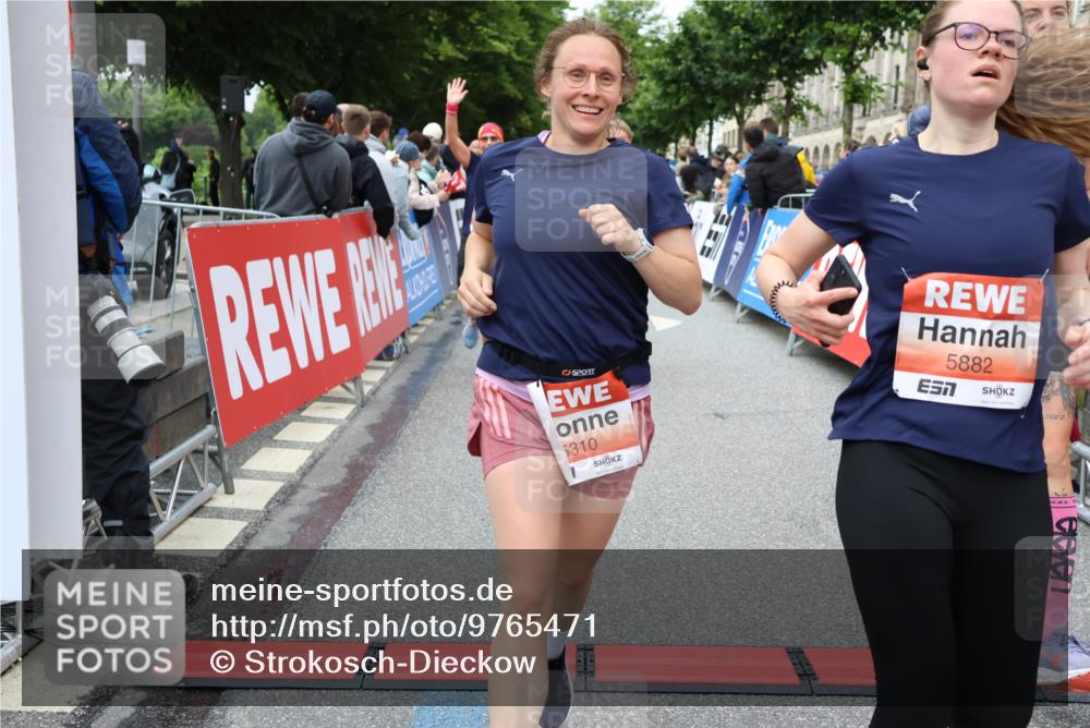 14.06.2026 - REWE Women's Run Strokosch-Dieckow http://msf.ph/oto/9765471 14.06.2026 11:02:18 Ziel 5027, 5049, 5121, 5310, 5456, 5514, 5561, 5601, 5608, 5610, 5865, 5882, 5992, 6060 meine-sportfotos.de