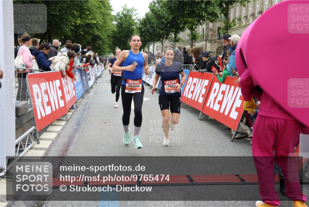 14.06.2026 - REWE Women's Run Strokosch-Dieckow http://msf.ph/oto/9765474 14.06.2026 10:57:09 Ziel 5021, 5074, 5209, 5218, 5552, 5640, 5804, 5964 meine-sportfotos.de