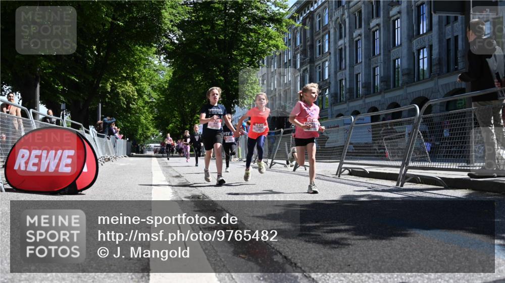 14.06.2026 - REWE Women's Run J. Mangold http://msf.ph/oto/9765482 14.06.2026 11:36:22 Ziel 133, 137, 138, 157, 163, 182, 187, 205, 211, 256, 301, 309, 330, 368 meine-sportfotos.de