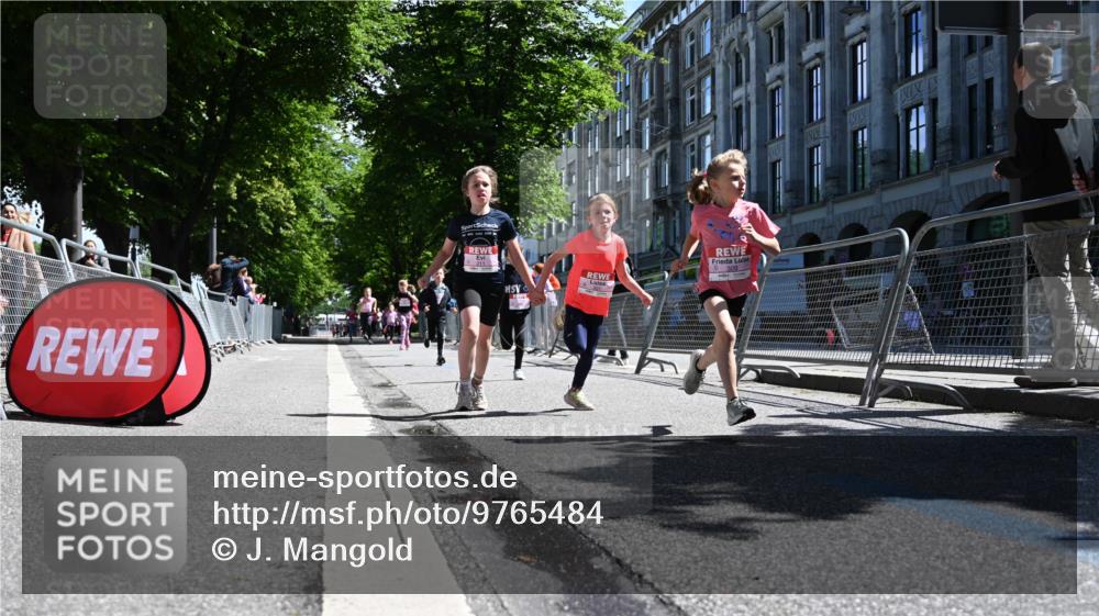 14.06.2026 - REWE Women's Run J. Mangold http://msf.ph/oto/9765484 14.06.2026 11:36:22 Ziel 133, 137, 138, 157, 163, 182, 187, 205, 211, 256, 301, 309, 330, 368 meine-sportfotos.de