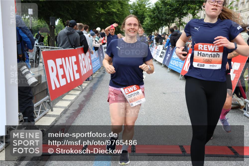 14.06.2026 - REWE Women's Run Strokosch-Dieckow http://msf.ph/oto/9765486 14.06.2026 11:02:18 Ziel 5027, 5049, 5121, 5310, 5456, 5514, 5561, 5601, 5608, 5610, 5865, 5882, 5992, 6060 meine-sportfotos.de