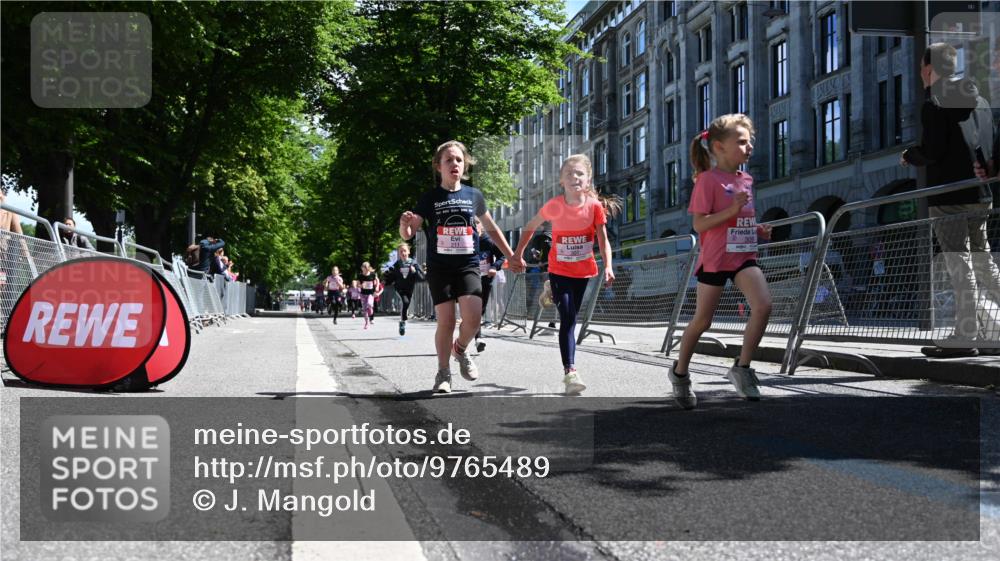 14.06.2026 - REWE Women's Run J. Mangold http://msf.ph/oto/9765489 14.06.2026 11:36:23 Ziel 133, 137, 138, 157, 163, 182, 187, 205, 211, 301, 309, 330, 368, 370 meine-sportfotos.de
