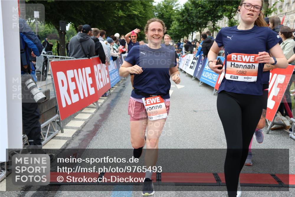 14.06.2026 - REWE Women's Run Strokosch-Dieckow http://msf.ph/oto/9765493 14.06.2026 11:02:18 Ziel 5027, 5049, 5121, 5310, 5456, 5514, 5561, 5601, 5608, 5610, 5865, 5882, 5992, 6060 meine-sportfotos.de